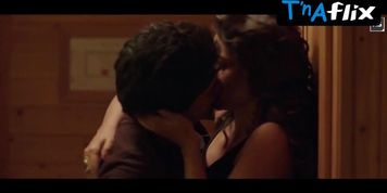 Gauhar Khan Sexy Scene  in Fever