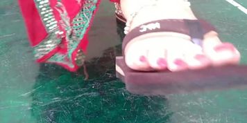 Mistress V crushing apple with her feet (Gina Carano)