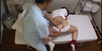 Immoral Masseur Gets Pussy Finger