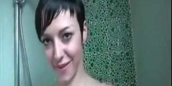 belle salope suce sous la douche (Melissa Ludwig)