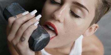 Miley Cyrus Wrecks Your Balls PMV