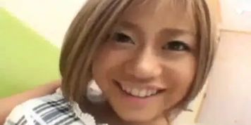 Japan Teen rasiert sich und gibt dann Blowjob