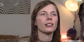 22-J&iuml;&iquest;&frac12;hrige aus Stuttgart verw&iuml;&iquest;&frac12;hnt ihre Muschi mit Lieblings-Toys