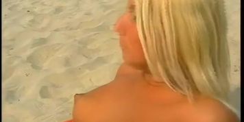 BEACH BABE