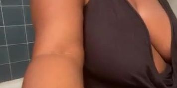 Eboni big boobs milf masturbate hairy pussy
