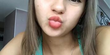 Pouty lips duckface