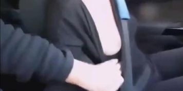 Female Uber Driver Gives Her Passenger A Handjob
