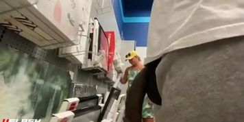 Thick young white girl get a peek