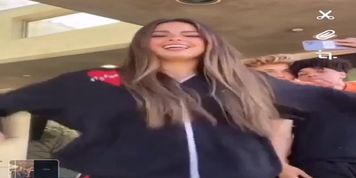 Addison Rae shaking ass (twerking)