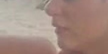 Lesbianas en la playa.