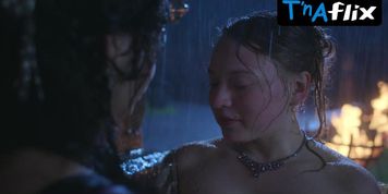 Josie Totah Lesbian Scene  in The Buccaneers