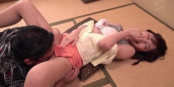 Ch?ng nh&aacute;t gan, nh&igrave;n v? b&uacute; c?c &ocirc;ng h&agrave;ng x&oacute;m m&agrave; kh&ocirc;ng gi&aacute;m l&agrave;m g&igrave;_Eimi Fukada_vietsub