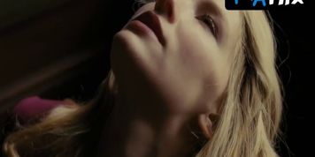 Haley Bennett Nude Scene  in The Girl On The Train
