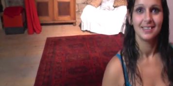 Gipsy amateur does strip and gives wild handjob and blowjob (Jade Newman)
