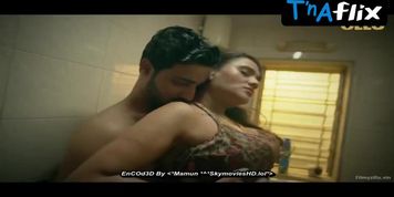 Jinnie Jaaz Butt,  Breasts Scene  in Charmsukh (Jane Anjane Mein 5)