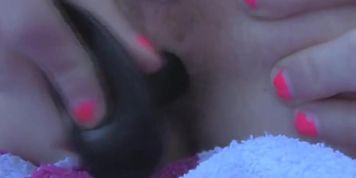 American studentin fickt sich anal mit dildo im garten big boobs teen big ass