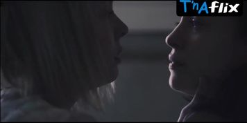 Flor Berthold Lesbian Scene  in Madre