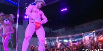 Wet and erotic pecker sucking - video 6
