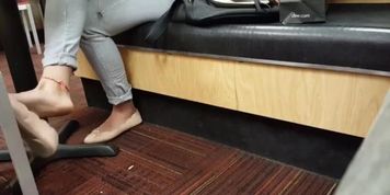 Candid AMAZING Flats Shoeplay (FACESHOT)
