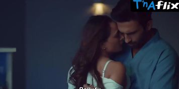Nikhita Chopra Sexy Scene  in Fuh Se Fantasy