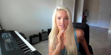 Linsey Donovan on a camping session answering members questions (Dolores Dirty)