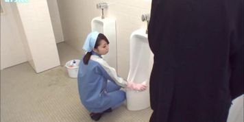 Asian cleaning lady fucked in the bathroom