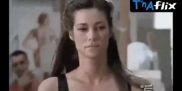 Manuela Arcuri Breasts Scene  in Mogli A Pezzi