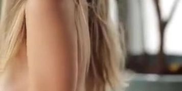 Megnut sexy topless