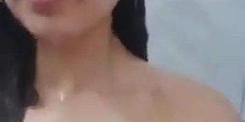 Vivi Figueredo Shower