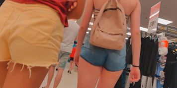 perfect teen ass shorts walk
