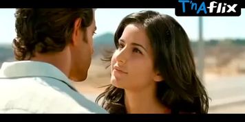 Katrina Kaif Sexy Scene  in Zindagi Na Milegi Dobara