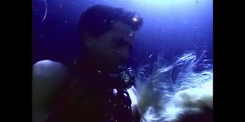 Attitude Underwater Sex Threesome