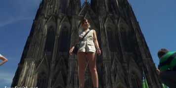 Sexy naked Blogger flashing her pussy in the street (Jeny Smith)