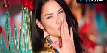Adriana Lima Underwear Scene  in The Victoria'S Secret Fashion Show 2016