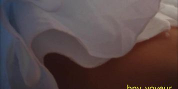 Upskirt MILF LATINA 2 nalgona clasico