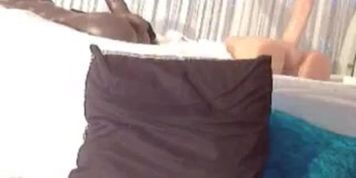 Latin cam girl fucking her pussy and cum with machine toy