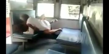 PAREJA COGIENDO EN VAGON DE TREN