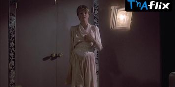 Kim Basinger Sexy Scene  in The Man Who Loved Women