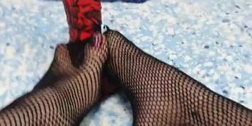 Amatuer teen gives foot job in fishnets