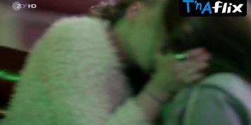 Jella Haase Lesbian Scene  in Looping