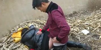 Chinese Creampie On A Garbage Dump