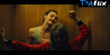 Hanna Hilsdorf Breasts Scene  in Morgen