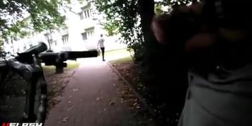 A man wanks his dick in public - woman an Men  ...