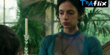 Anamaria Vartolomei Breasts Scene  in The Seduction