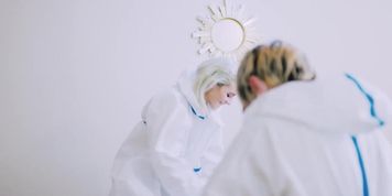Future darkly, pandemic, anna and alex (Lola Fae)