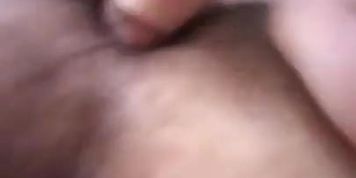Me deja meterle el dedo para sacar leche. Parte 2 mi amigo Hetero