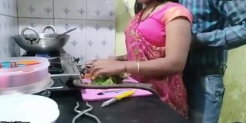 Bhabhi ki hui Kitchen me chudai apni lover k sath