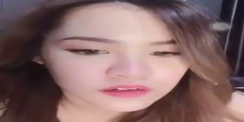 Beautiful Thai student shows her Soles [BigoLive]