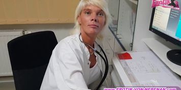 EROTIK-VON-NEBENAN - german female doctor fuck patient