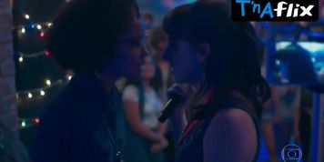 Heslaine Vieira Lesbian Scene  in Malhacao